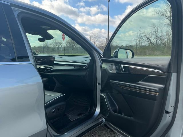 Used 2025 Buick Enclave Avenir w/ Super Cruise Package image 16