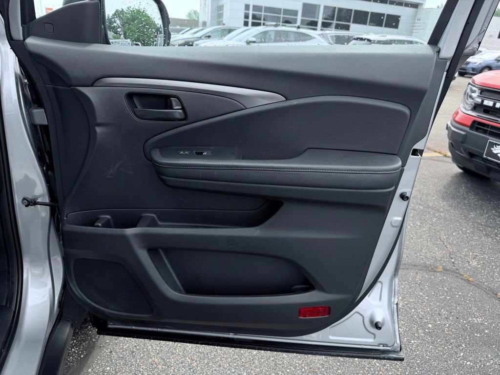 Used 2025 Honda Passport EX-L image 17