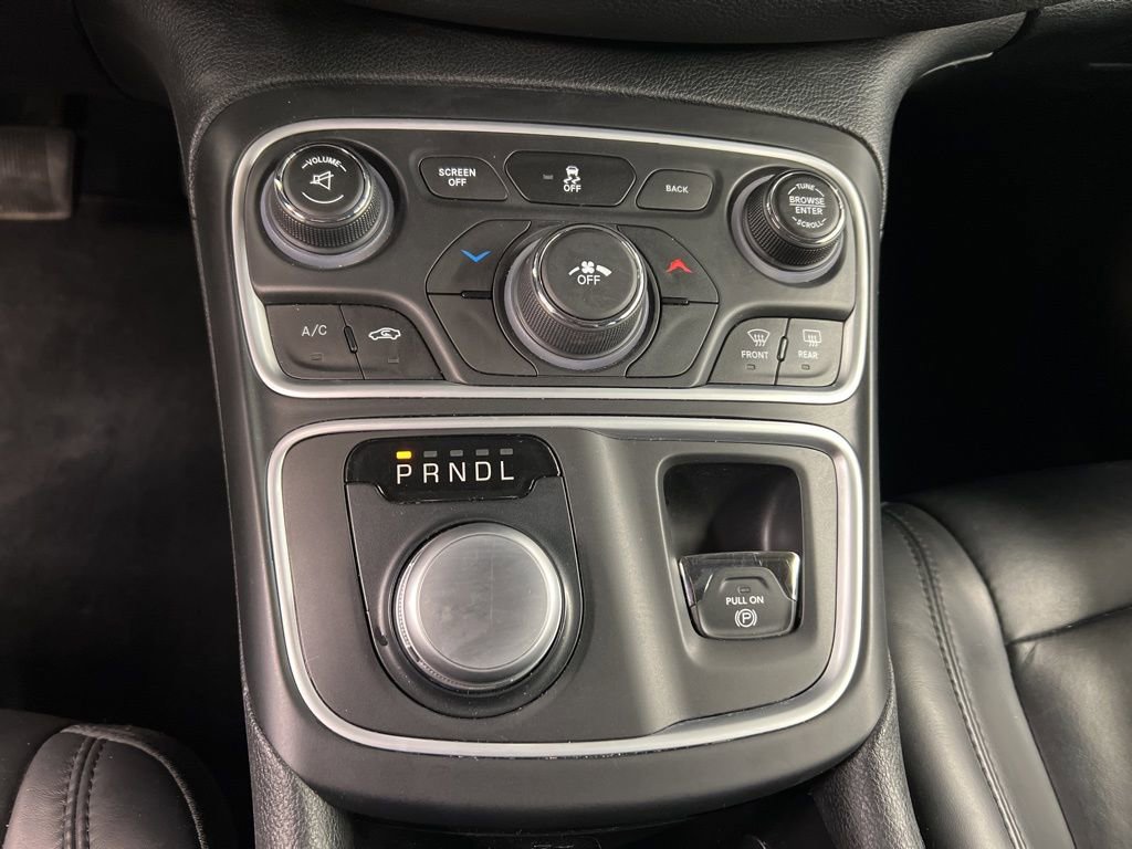 Used 2017 Chrysler 200 Limited Platinum image 13