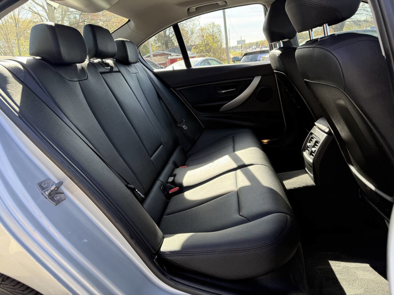 Used 2014 BMW 320i 320i 4dr Sedan image 16