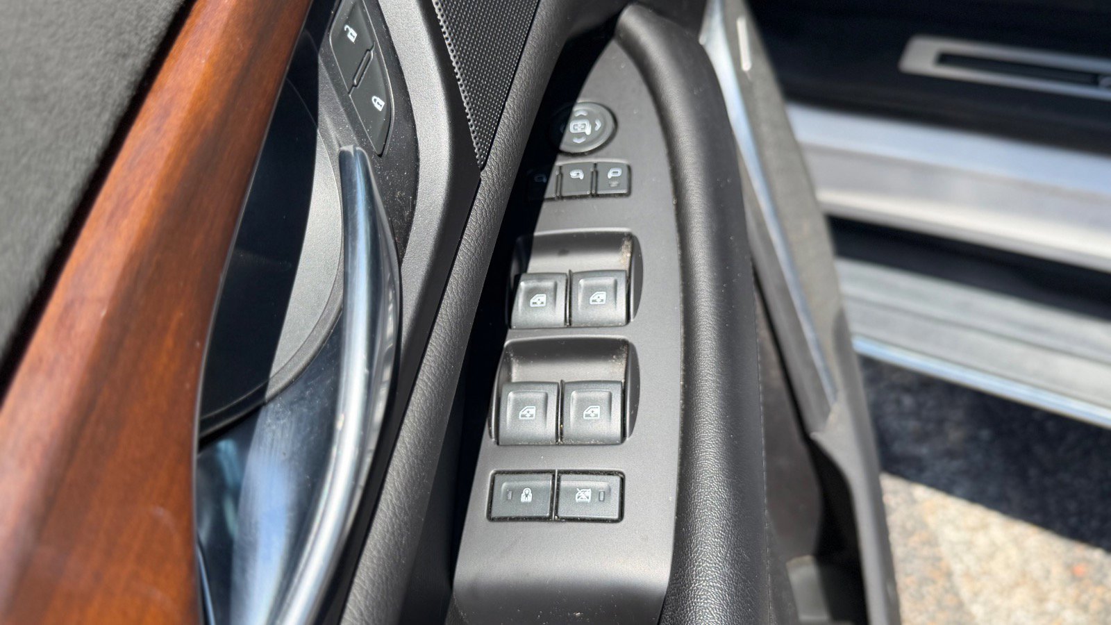 Used 2019 Cadillac Escalade ESV Luxury AWD/4WD image 30
