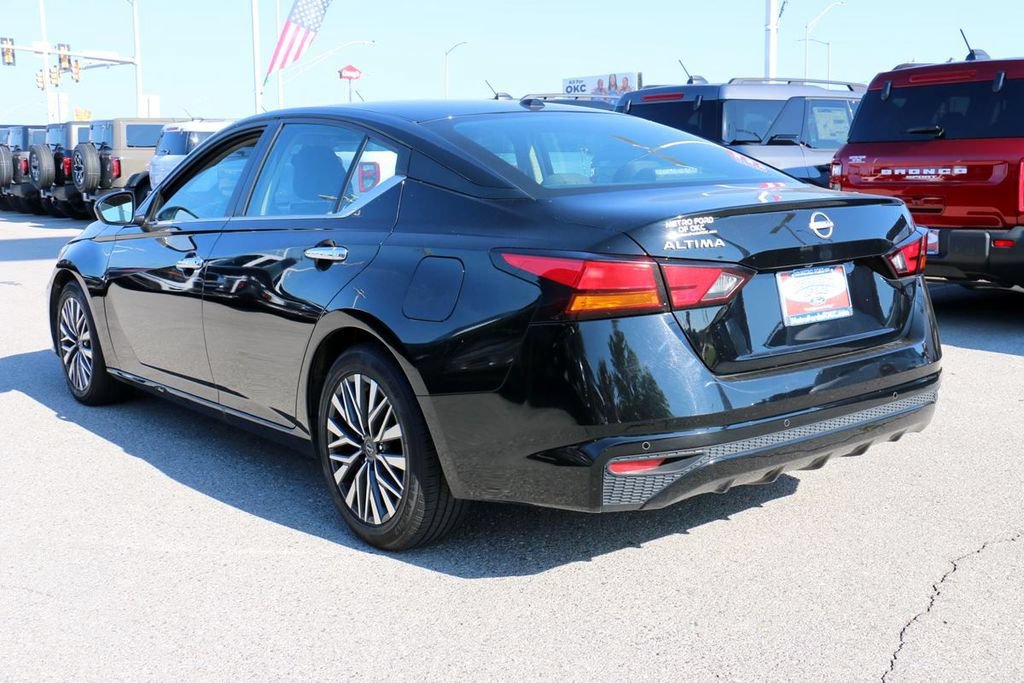 Used 2025 Nissan Altima 2.5 SV FWD image 7