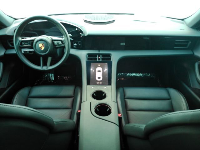Used 2023 Porsche Taycan image 3