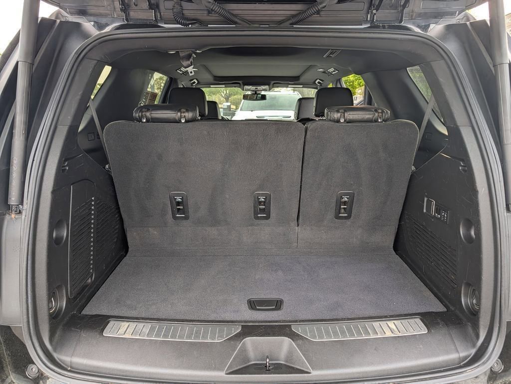 Used 2022 Chevrolet Tahoe Z71 w/ Luxury Package AWD/4WD image 17