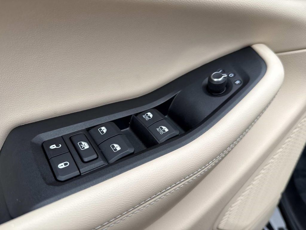 Used 2023 Jeep Grand Cherokee L Limited w/ Luxury Tech Group II image 23