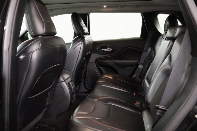 Used 2020 Jeep Cherokee Trailhawk w/ Comfort/Convenience Group image 32