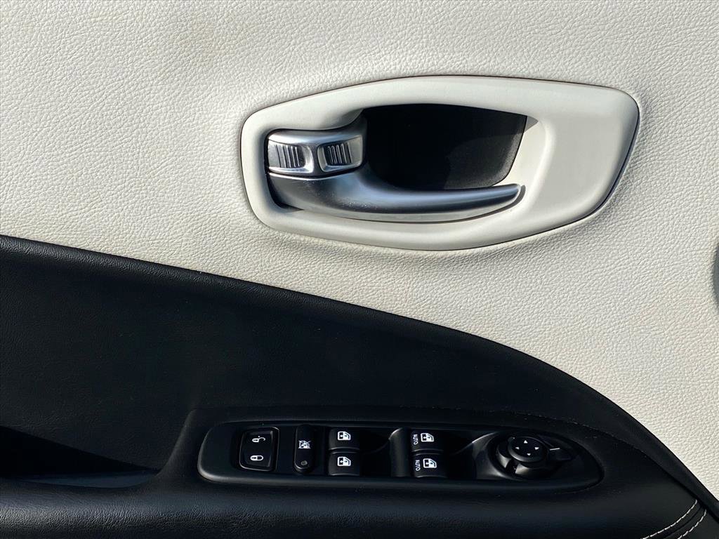 Used 2017 Jeep Compass Latitude w/ Popular Equipment Group image 18