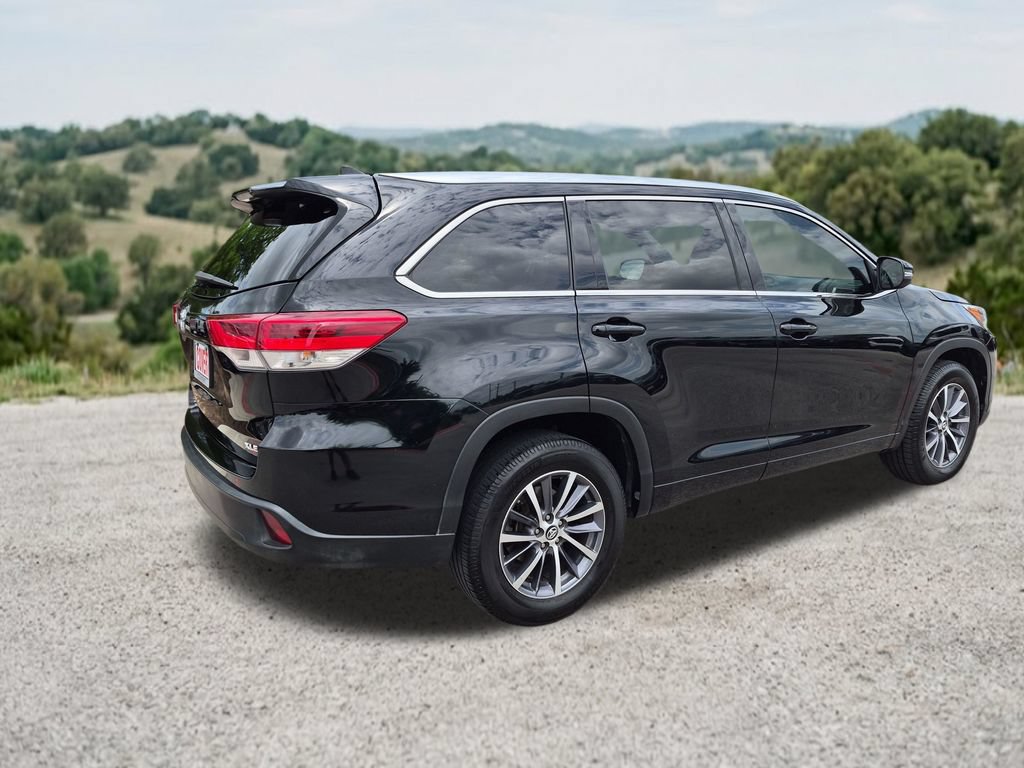 Used 2017 Toyota Highlander XLE FWD image 9