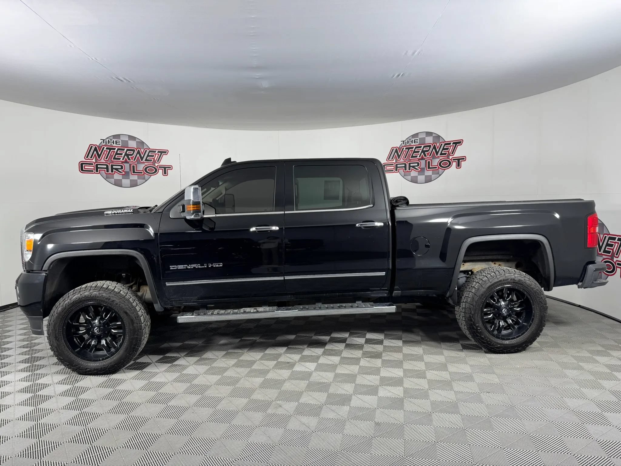 Used 2019 GMC Sierra 2500 Denali w/ Duramax Plus Package AWD/4WD image 4