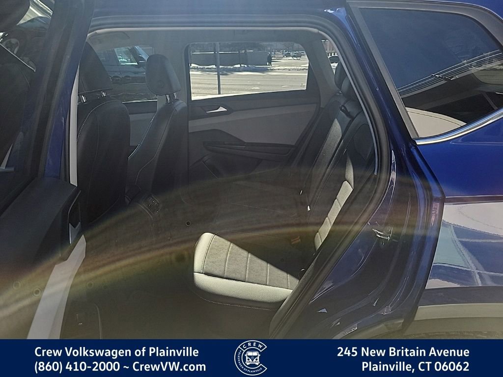 Certified 2022 Volkswagen Taos SE AWD/4WD image 16