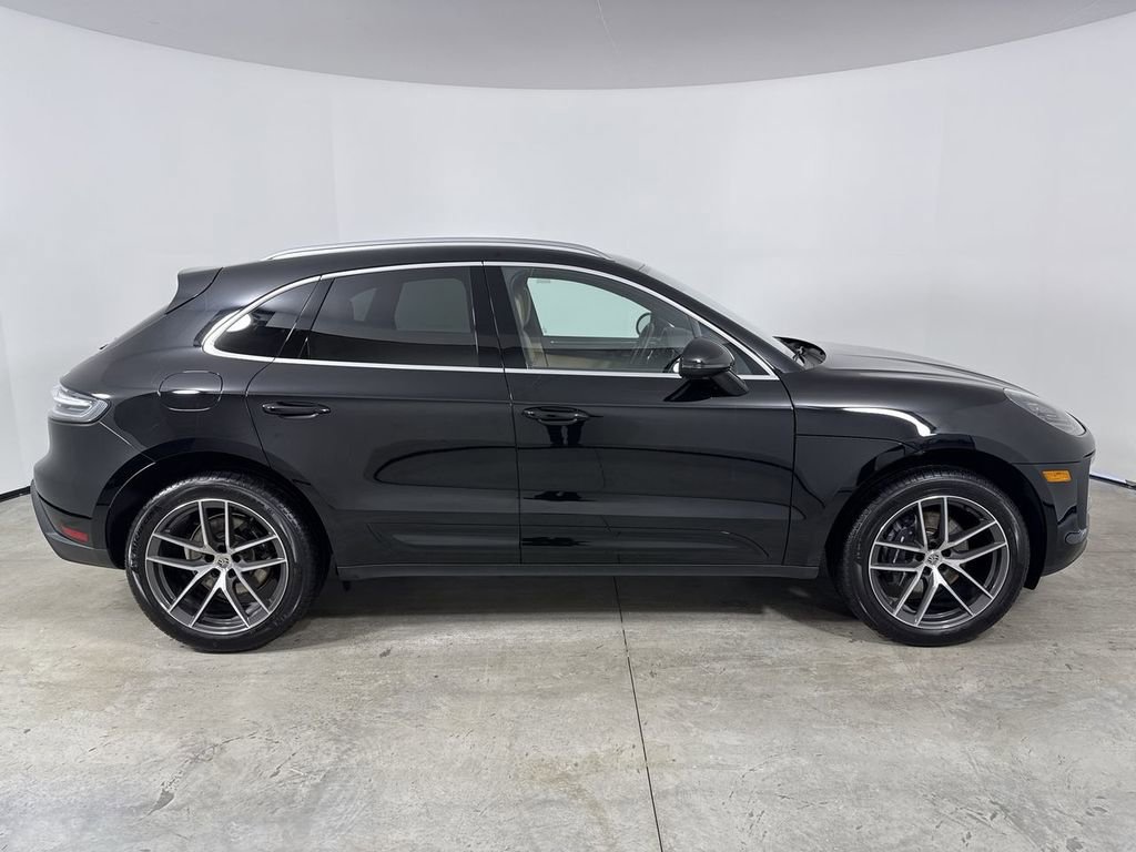 Certified 2025 Porsche Macan image 8