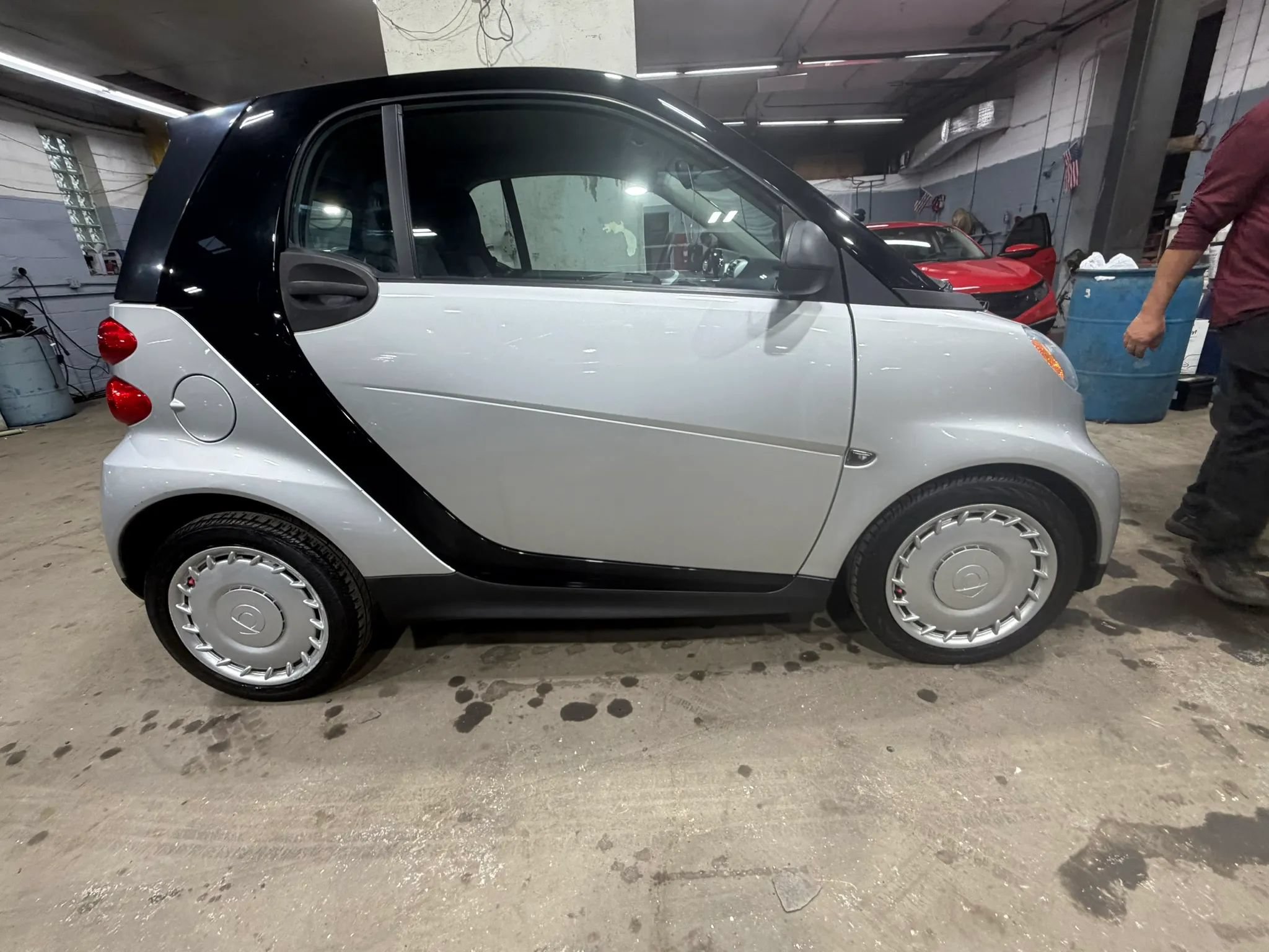 Used 2015 smart fortwo pure RWD image 4