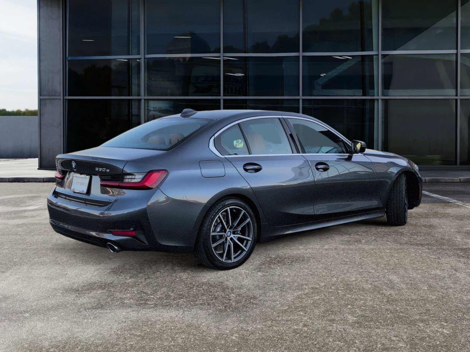 Used 2021 BMW 330e image 4