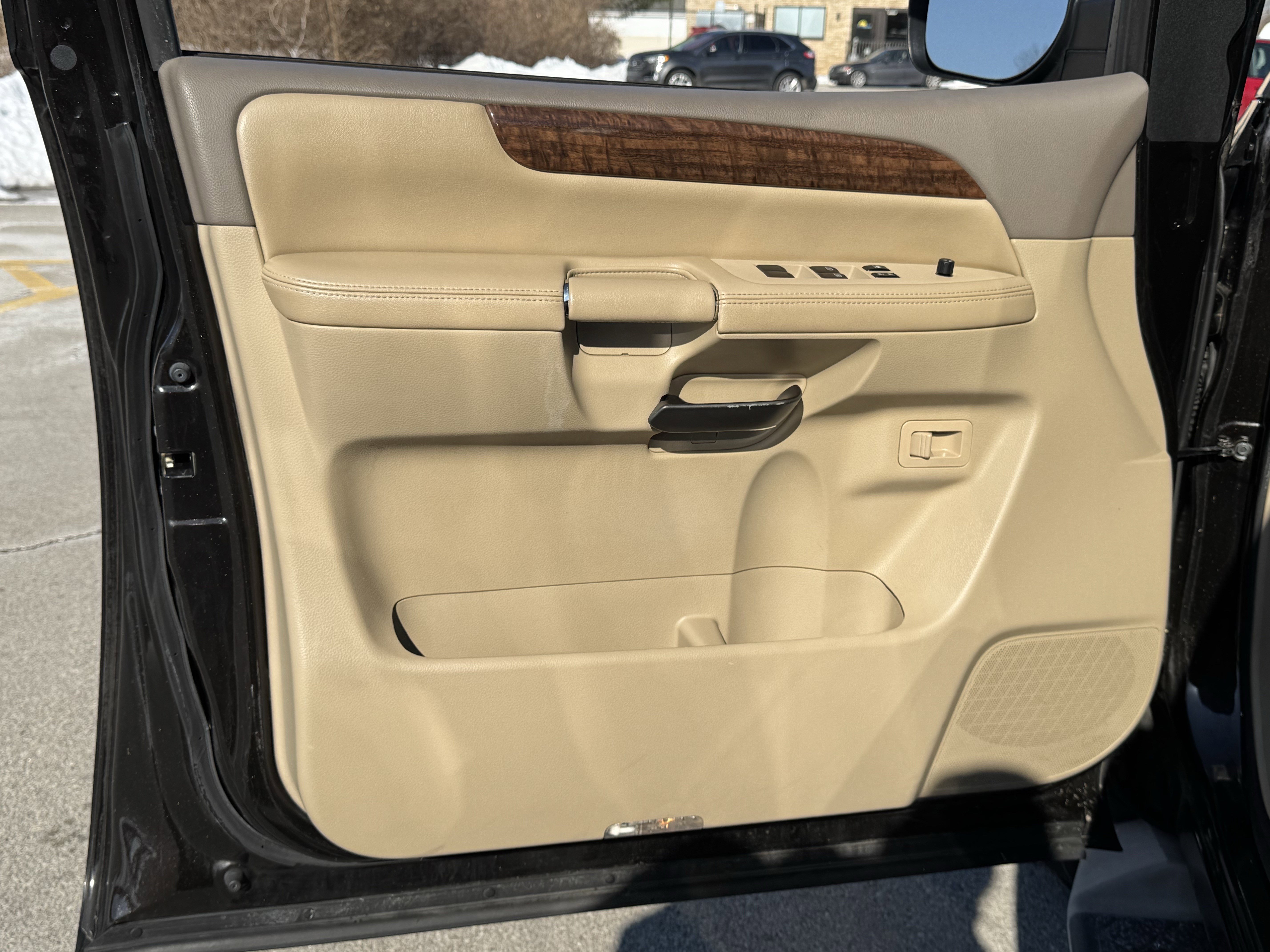 Used 2011 Nissan Armada SL image 23