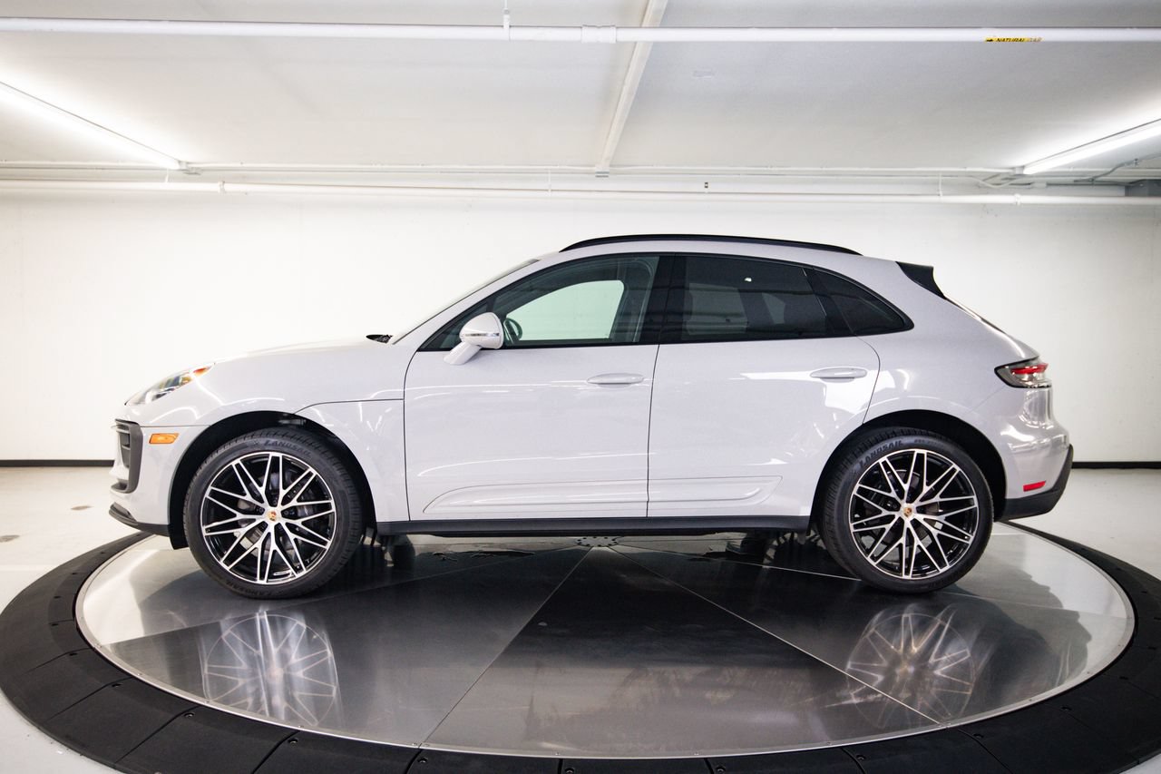 Certified 2023 Porsche Macan AWD/4WD image 2