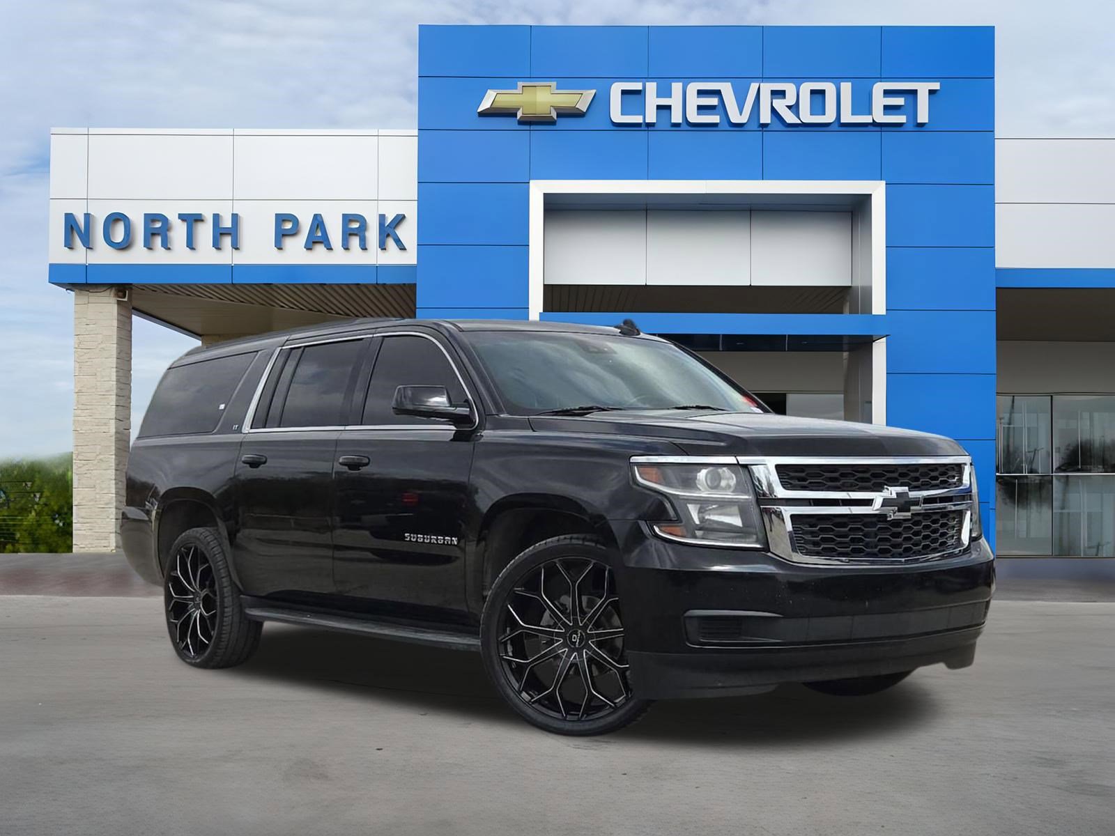 Used 2019 Chevrolet Suburban LT image 1