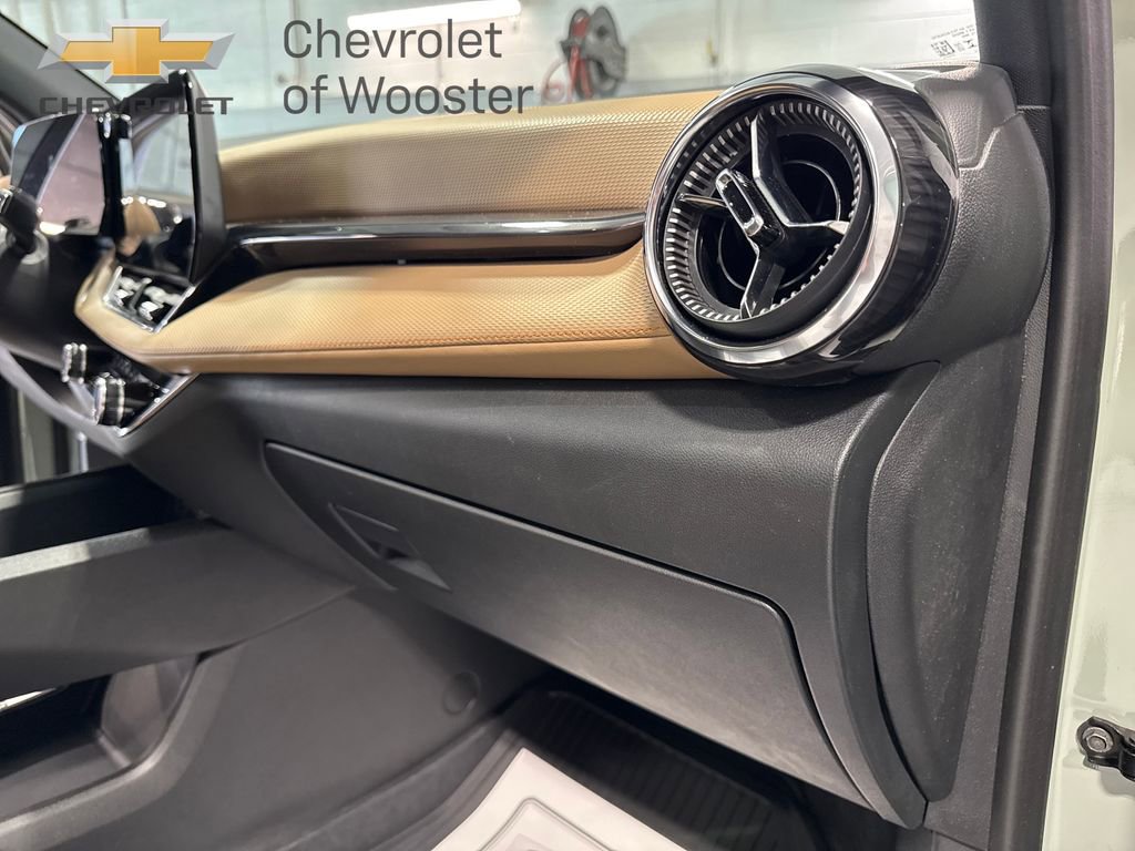 Used 2025 Chevrolet Equinox ACTIV image 32