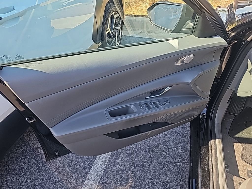 Used 2023 Hyundai Elantra SEL image 14