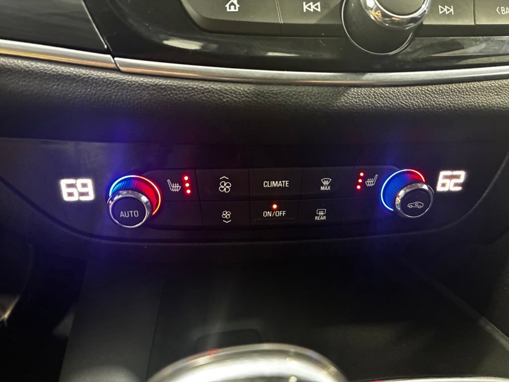 Used 2019 Buick Enclave Essence FWD image 27