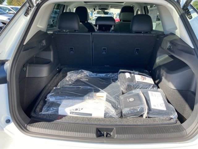 New 2025 Volkswagen Tiguan SE image 59