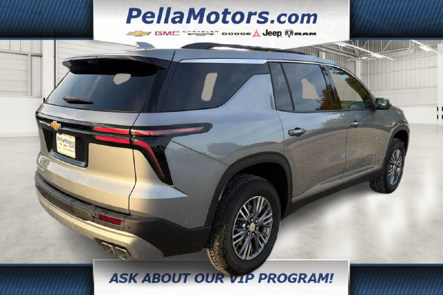 Used 2026 Chevrolet Traverse LT w/ Driver Confidence Package AWD/4WD image 3