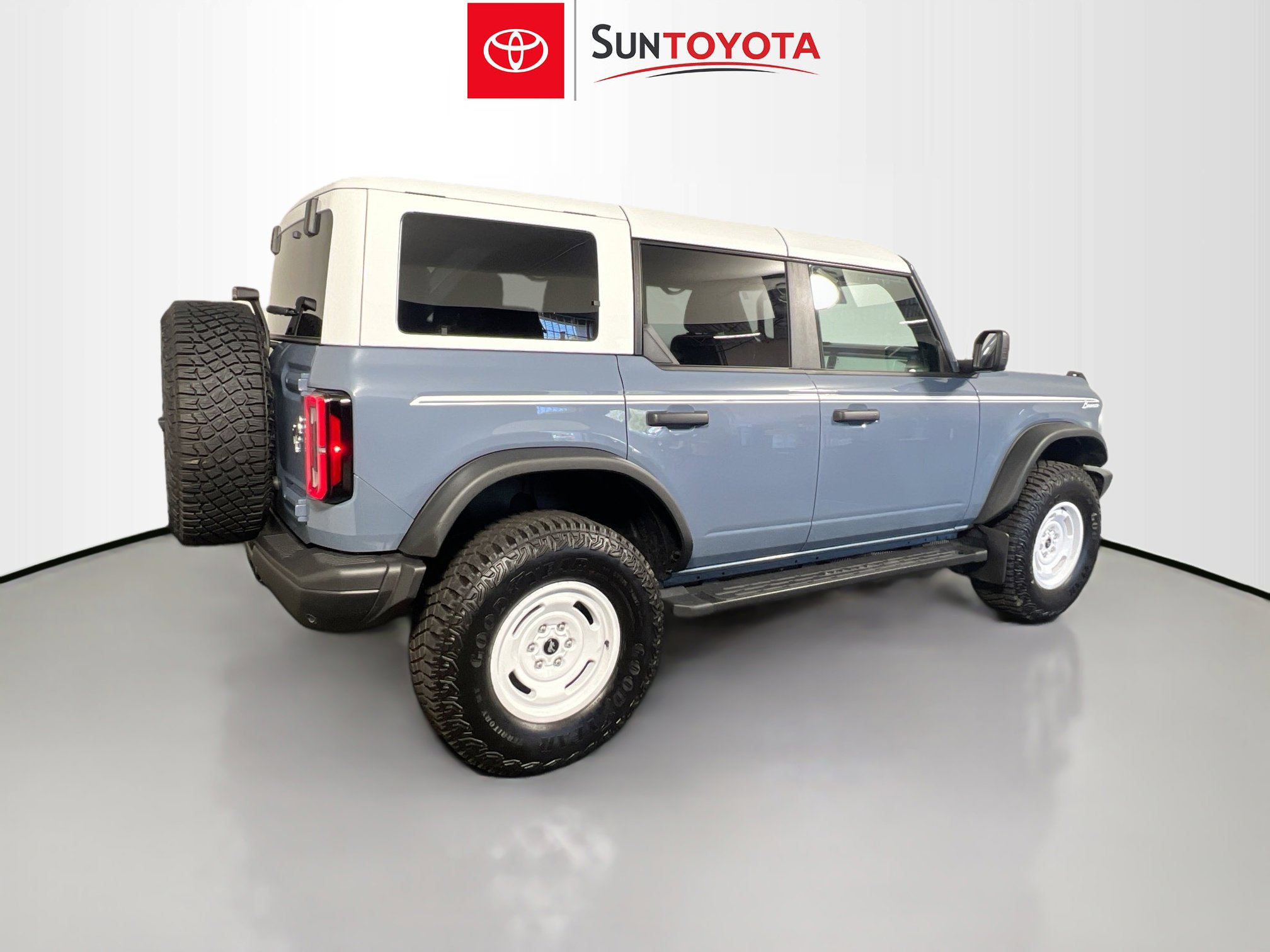 Used 2023 Ford Bronco Heritage Edition AWD/4WD image 4
