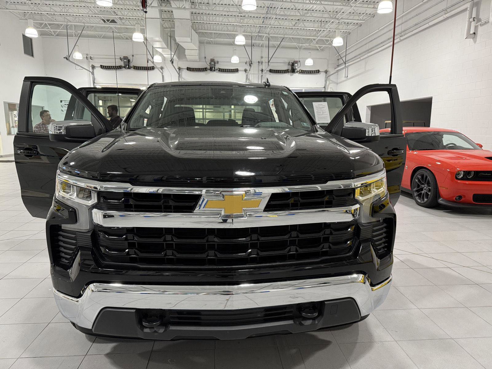 Used 2024 Chevrolet Silverado 1500 LT image 31