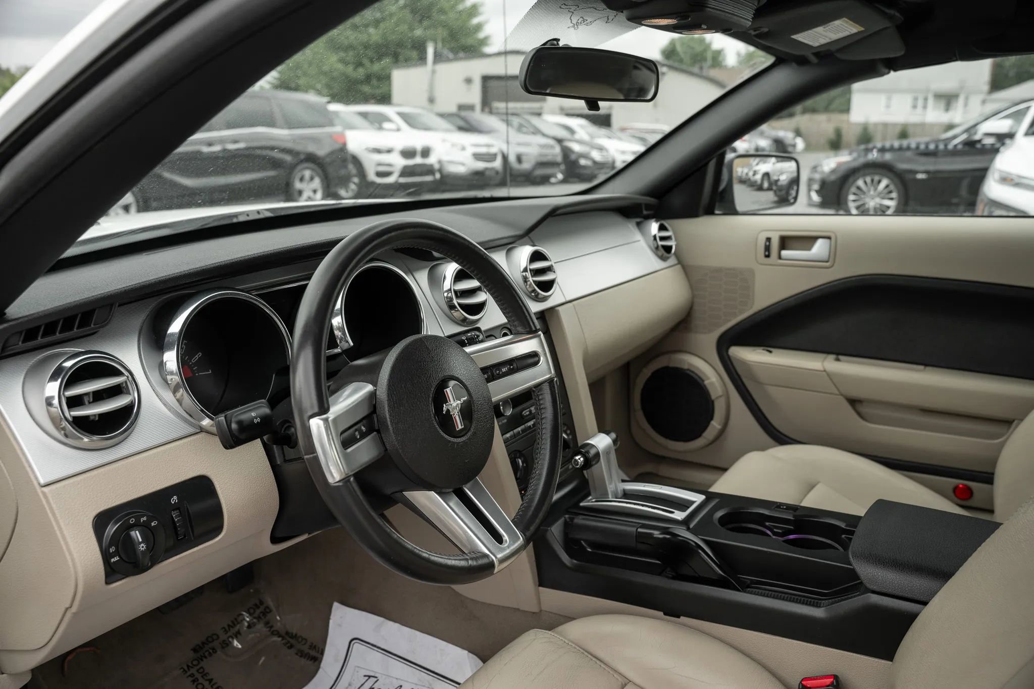 Used 2009 Ford Mustang Convertible RWD image 10