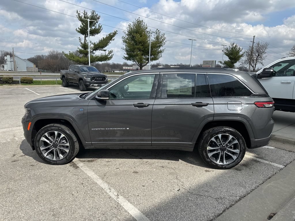 New 2024 Jeep Grand Cherokee Overland w/ Luxury Tech Group IV AWD/4WD image 8