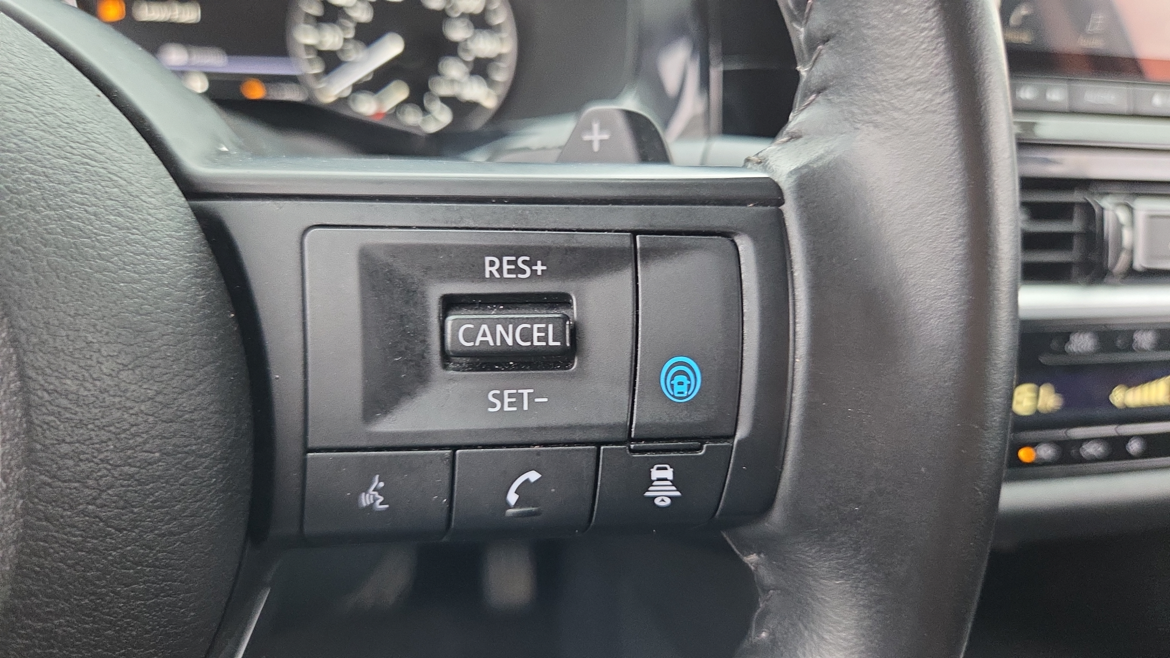 Used 2024 Nissan Pathfinder SV FWD image 28