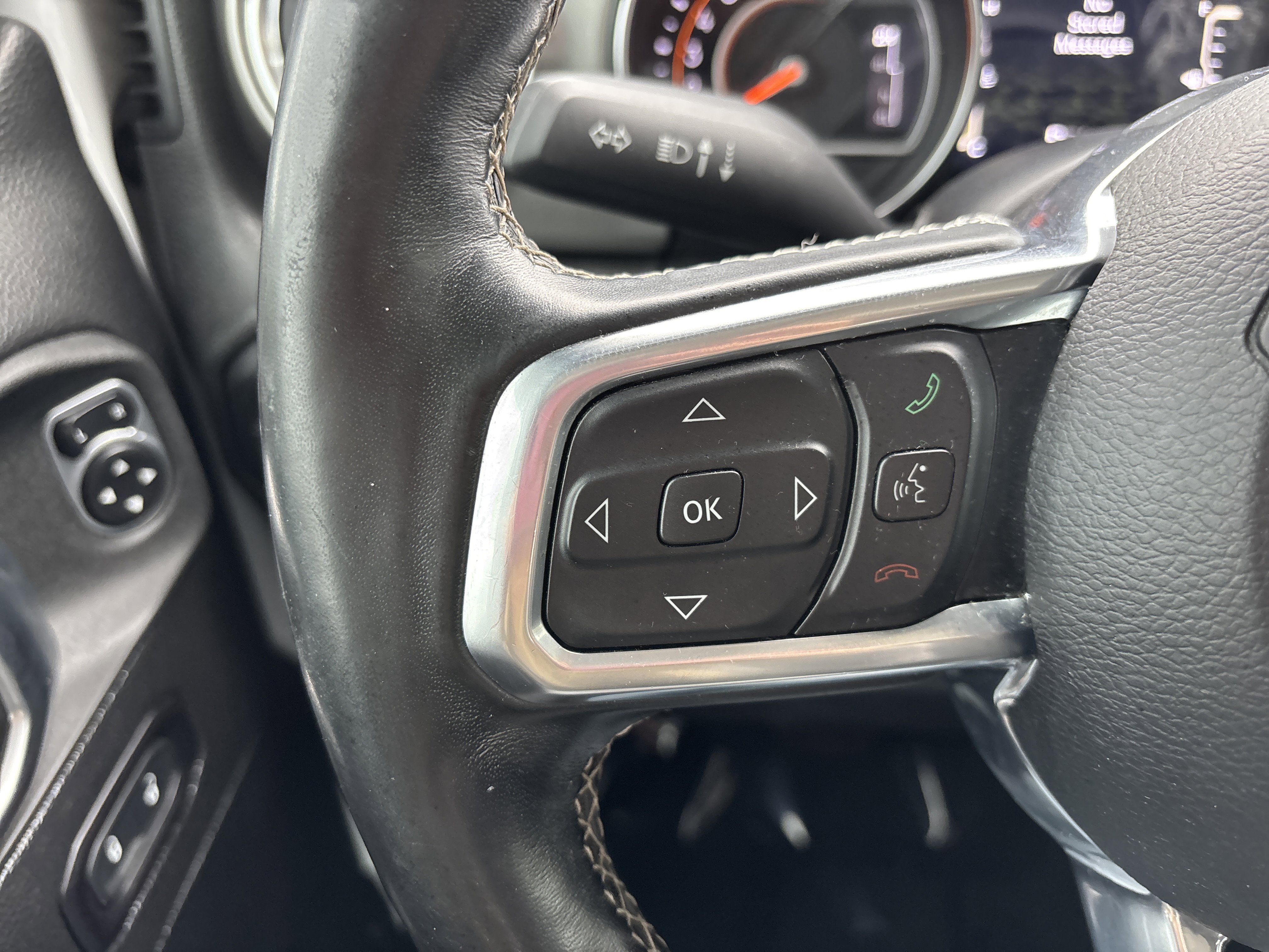 Used 2020 Jeep Wrangler Unlimited Sahara w/ Dual Top Group AWD/4WD image 25