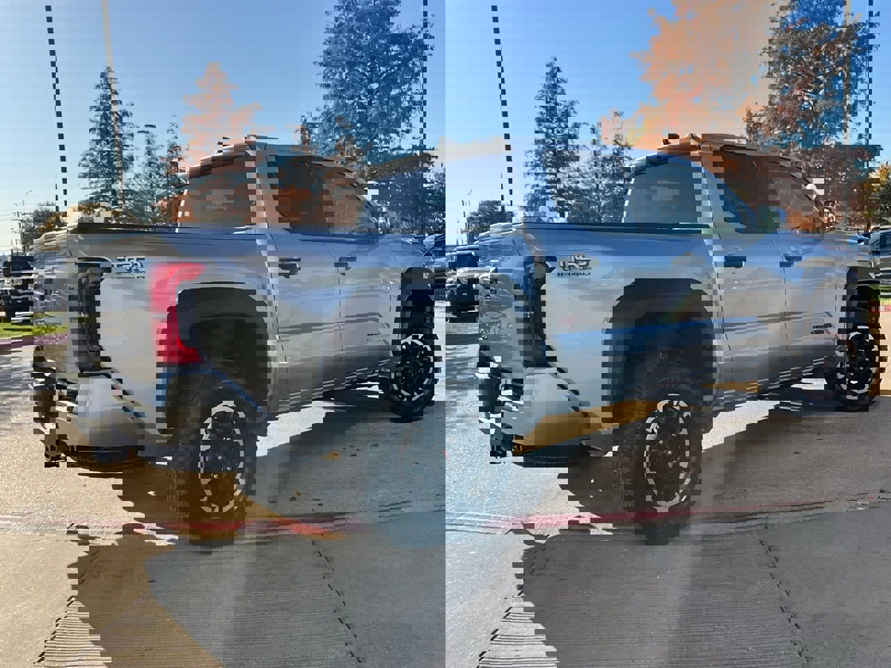 Used 2025 Toyota Tacoma TRD Off-Road image 6