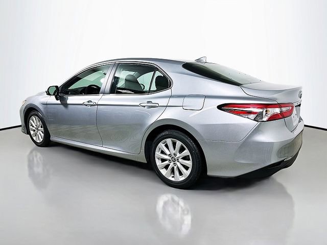 Used 2020 Toyota Camry LE FWD image 5