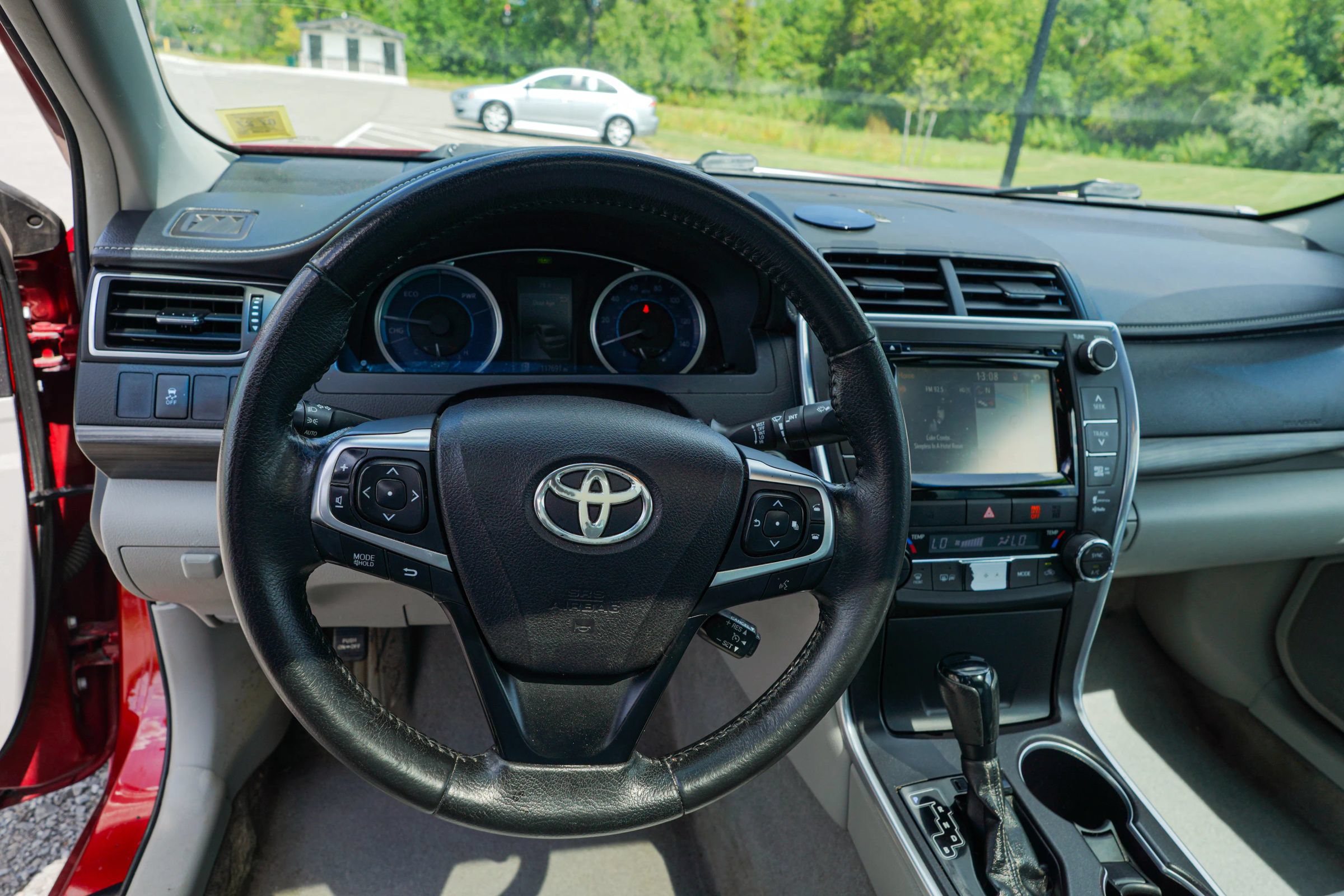 Used 2015 Toyota Camry XLE w/ Moonroof Package FWD image 12