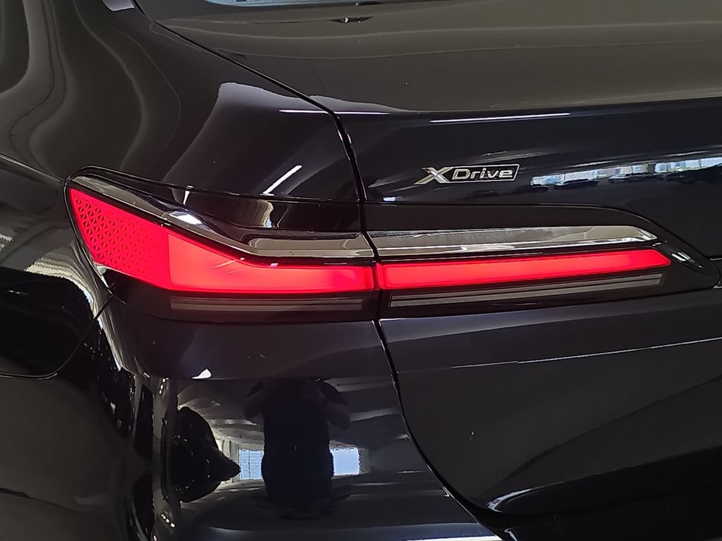 Used 2023 BMW 760i xDrive AWD/4WD image 33