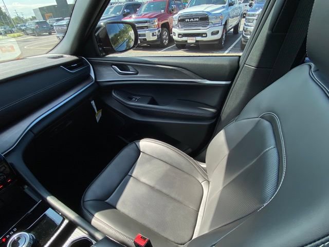 Used 2025 Jeep Grand Cherokee L Limited w/ Luxury Tech Group II AWD/4WD image 28