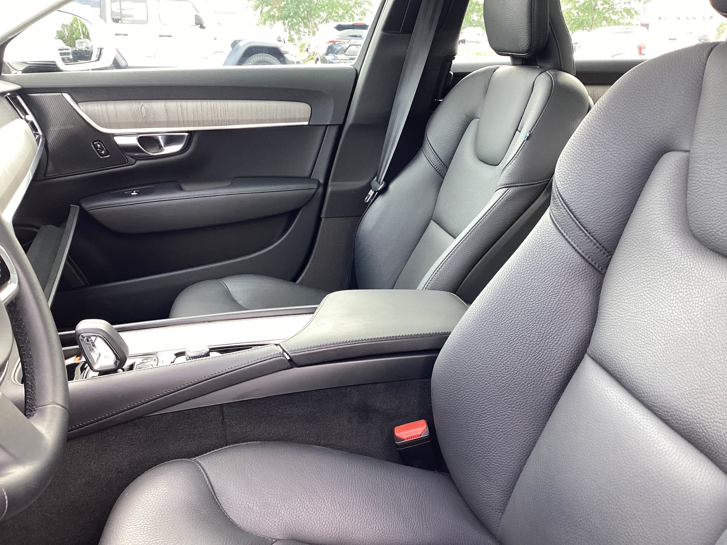 Used 2023 Volvo S90 B6 Plus AWD/4WD image 12
