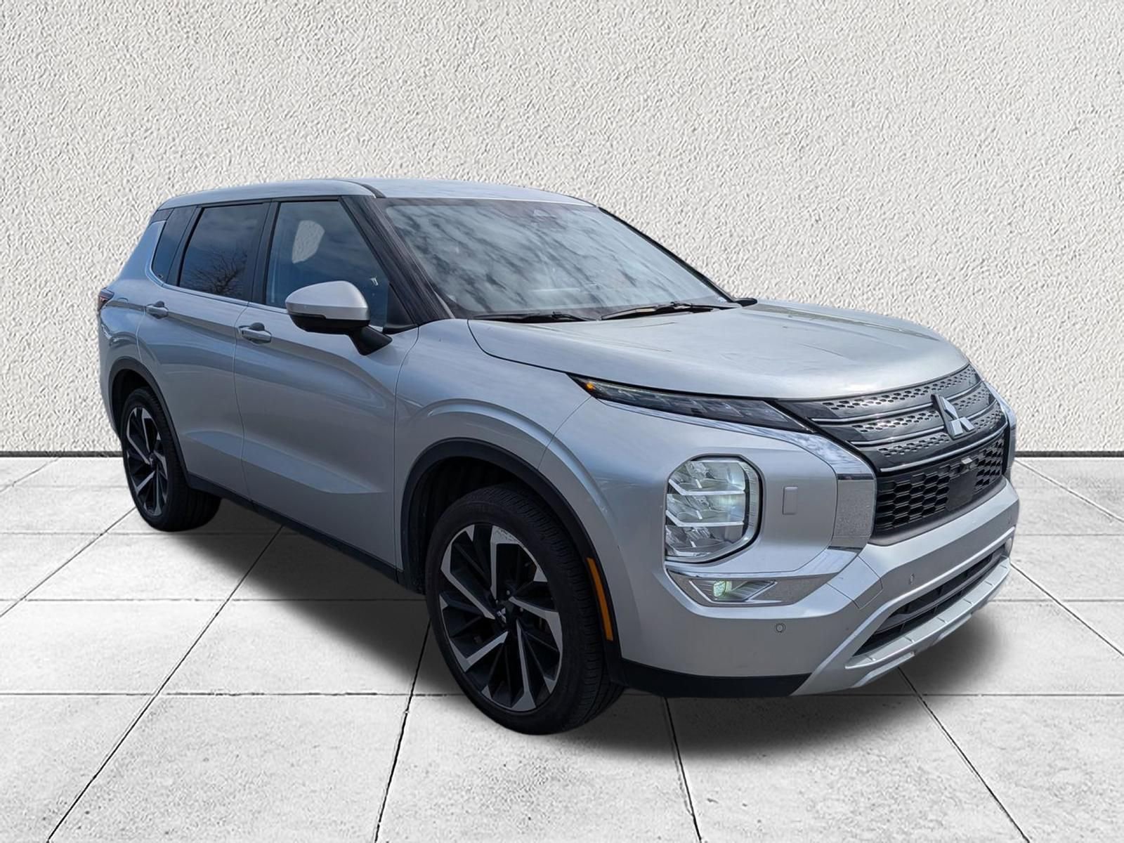 Used 2024 Mitsubishi Outlander SE