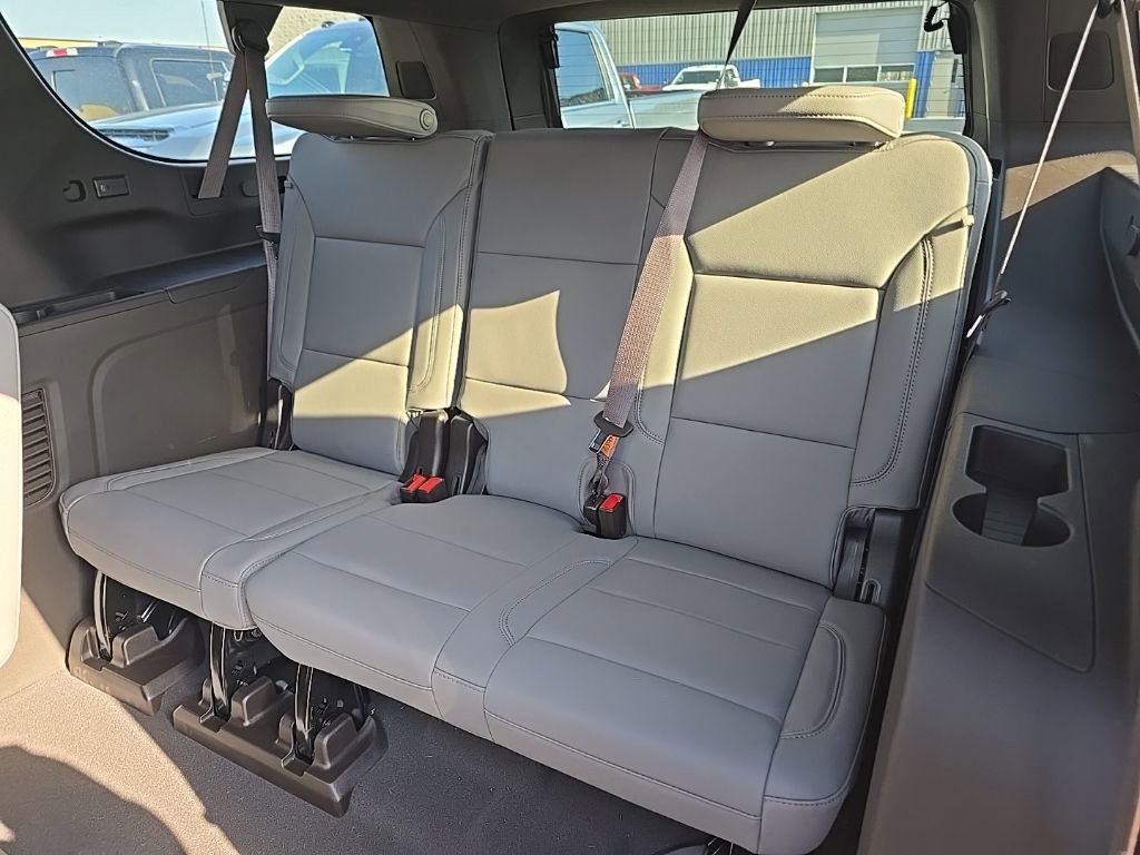 Used 2024 Chevrolet Suburban LT w/ Luxury Package AWD/4WD image 18