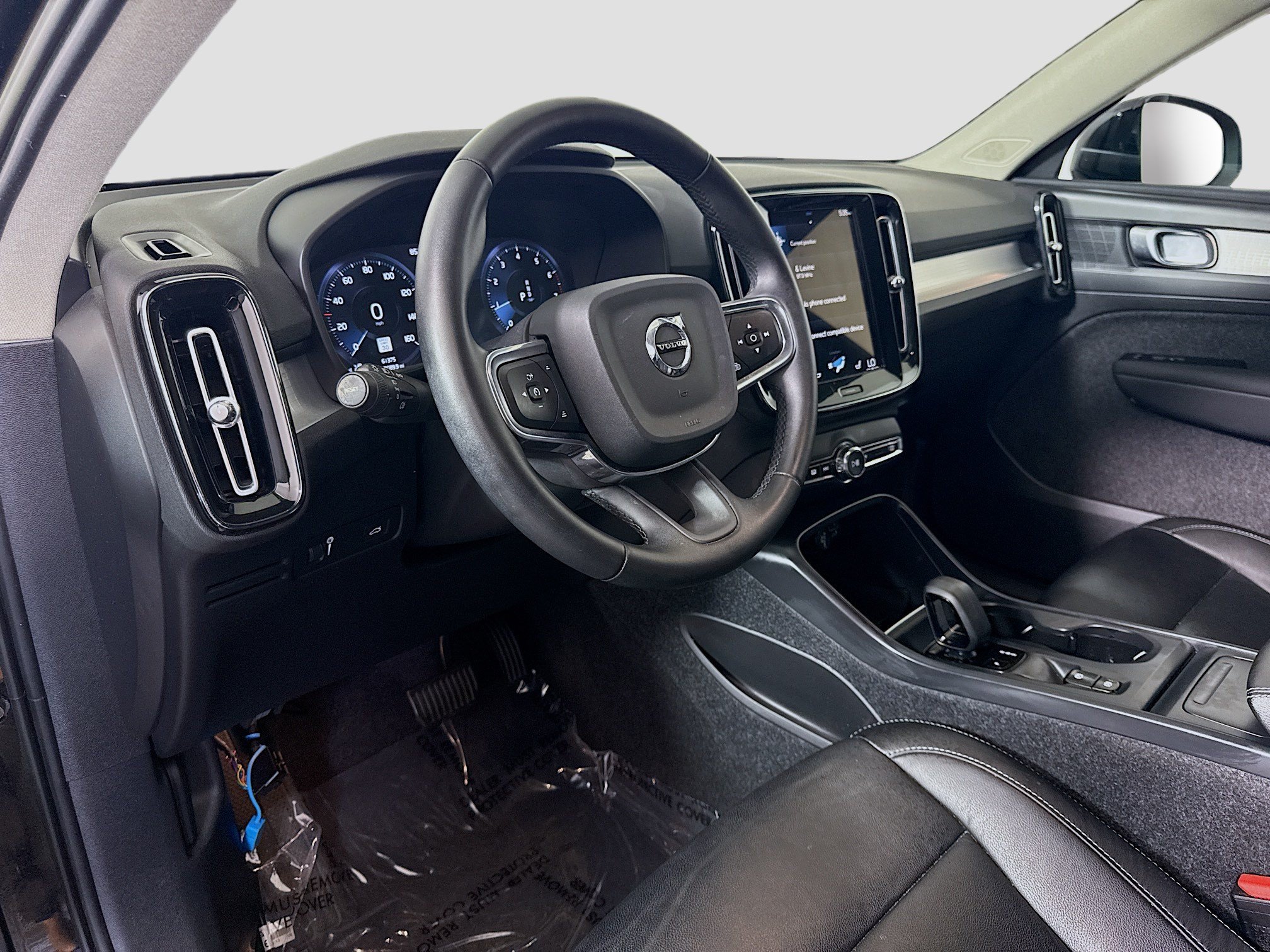 Used 2022 Volvo XC40 T4 Momentum FWD image 23