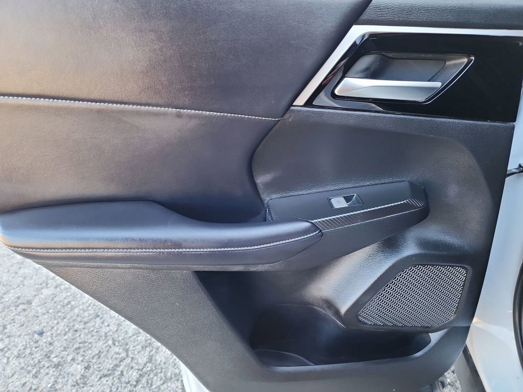 Used 2024 Mitsubishi Outlander SE Black Edition image 35