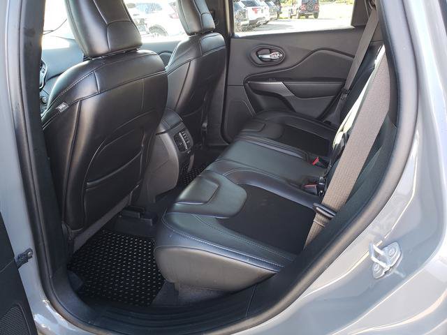 Used 2019 Jeep Cherokee Latitude Plus w/ Cold Weather Group AWD/4WD image 12