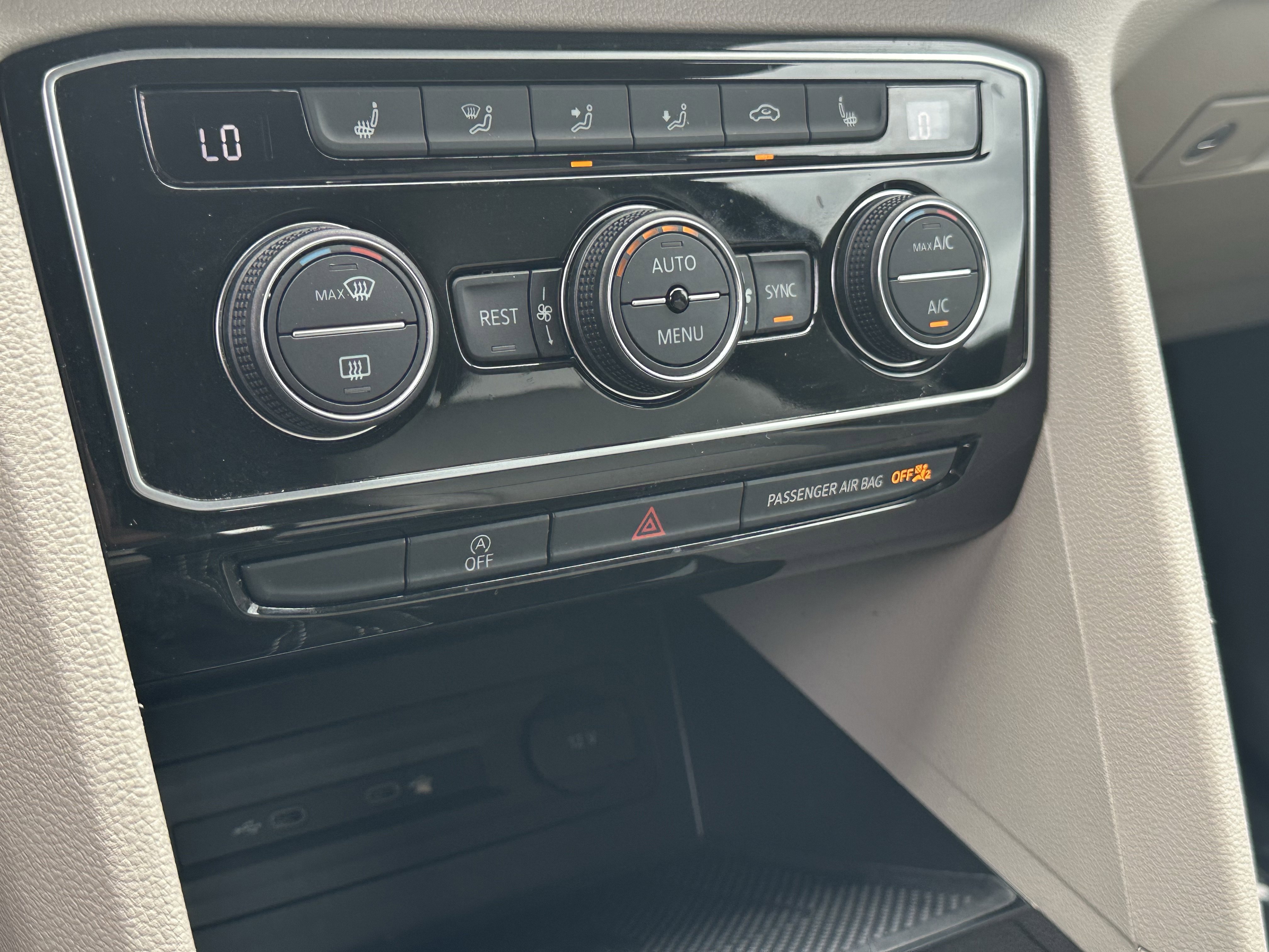 Used 2022 Volkswagen Atlas SE w/ Black Wheel Package image 25