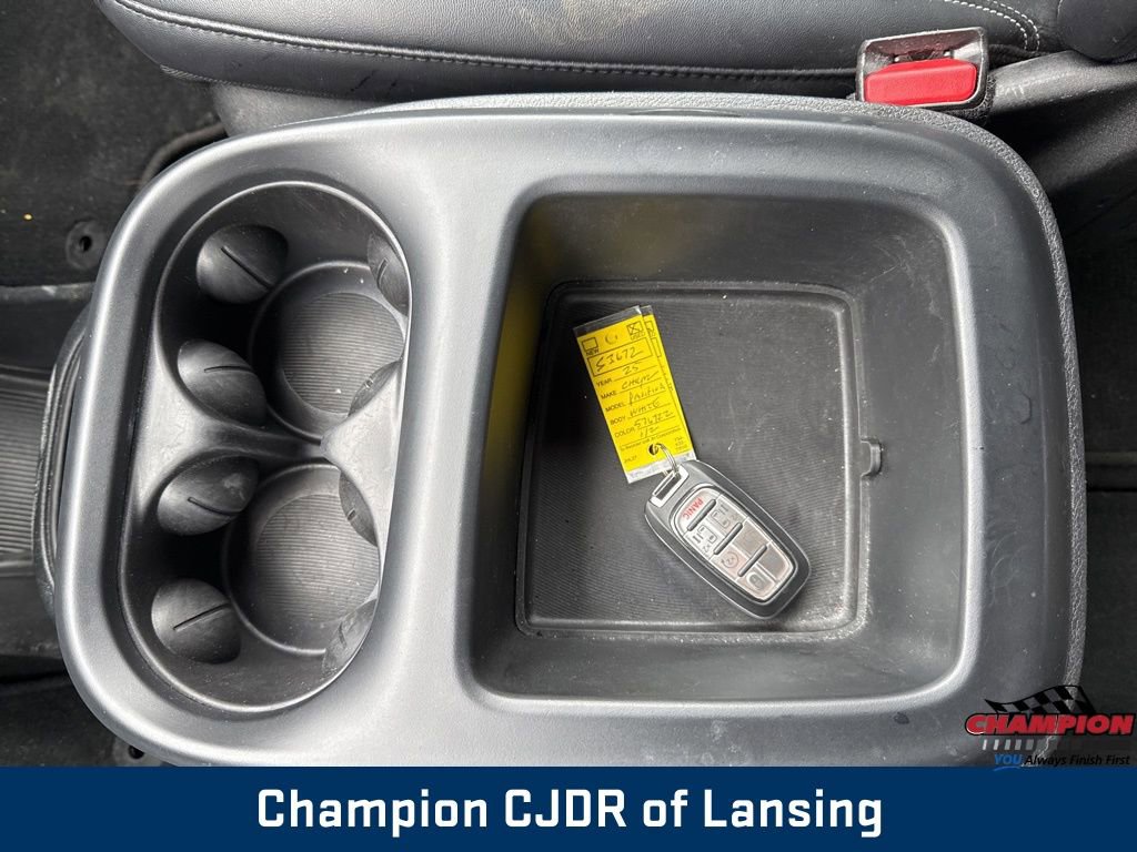 Used 2025 Chrysler Pacifica Select image 28