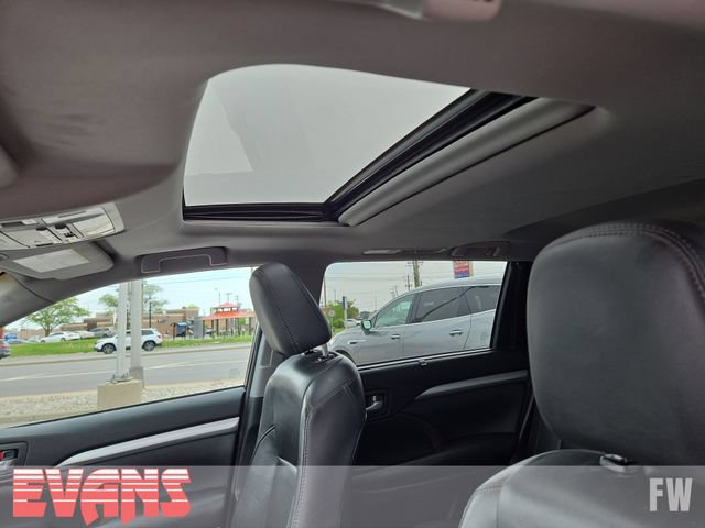 Used 2016 Toyota Highlander XLE AWD/4WD image 24