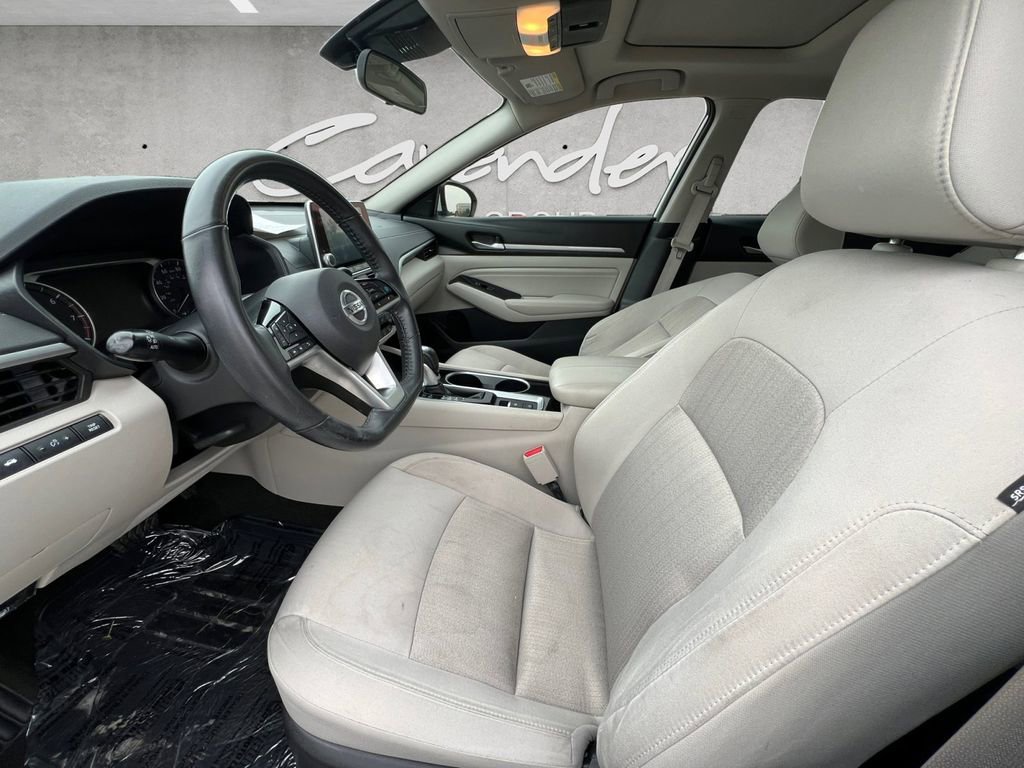 Used 2021 Nissan Altima 2.5 SV w/ SV Premium Package FWD image 19