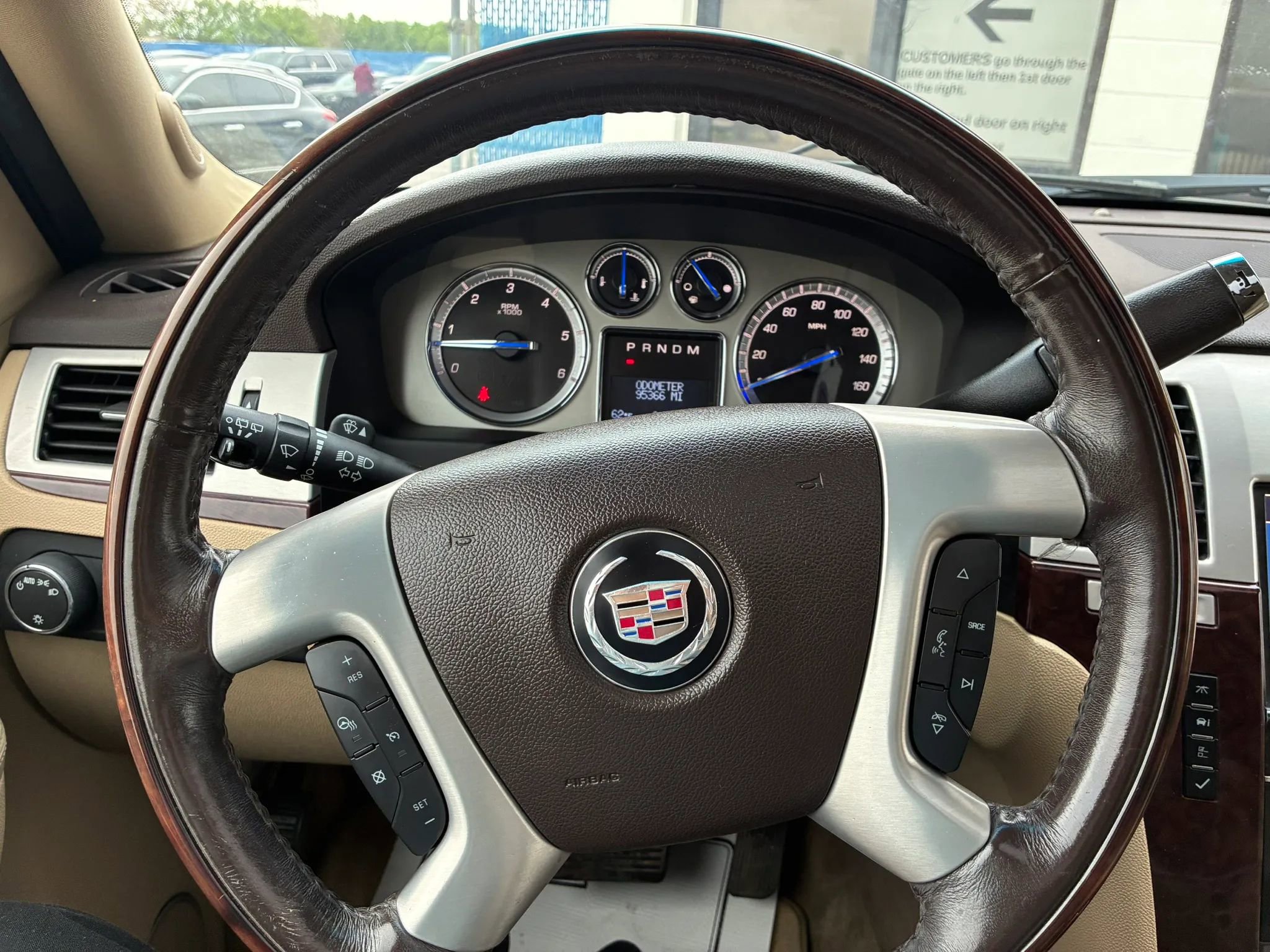 Used 2014 Cadillac Escalade Luxury AWD/4WD image 11