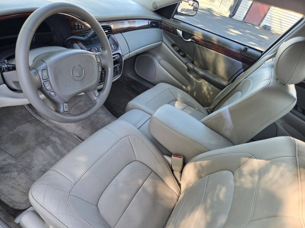Used 2004 Cadillac De Ville w/ Equipment Group FWD image 13
