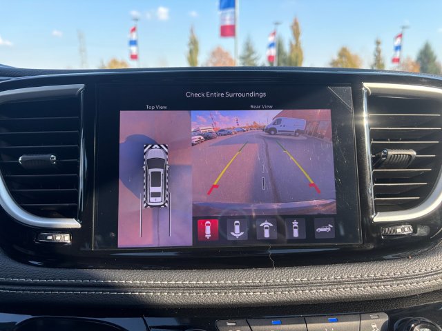 Used 2023 Chrysler Pacifica Touring-L FWD image 12