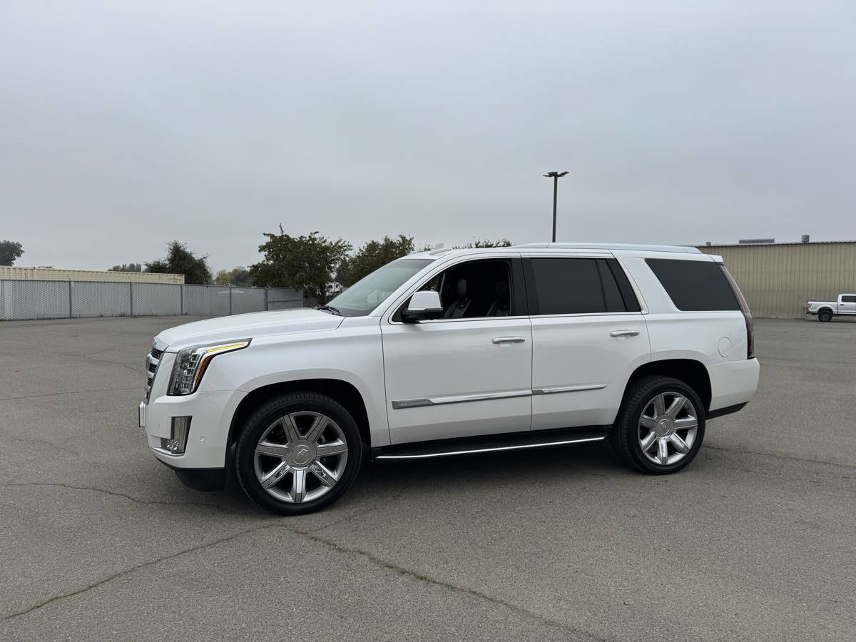 Used 2017 Cadillac Escalade Luxury image 6